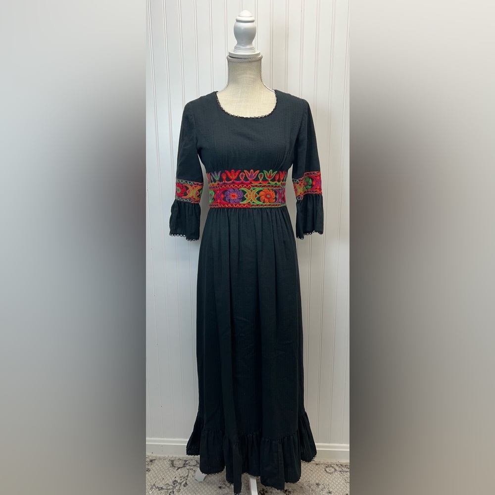 Vintage Ruth Norman Gay Gibson Black Seersucker Colorful Embroidery Maxi Dress 7